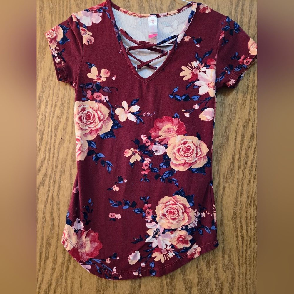 Very pretty, short sleeve blouse. Crisscross v neck. Extra small. Very soft